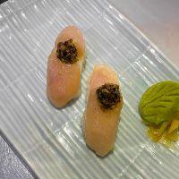 imagem Niguiri de Vieiras Canadense com Salsa de Trufas