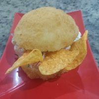imagem Sushi burg 300 gramas Kids Salmao grelhado Doritos cebola roxa