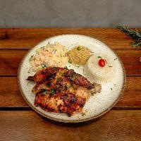 imagem Meio Frango Assado com Arroz, Salada de Maionese e Farofa (Serve 1 Pessoa)
