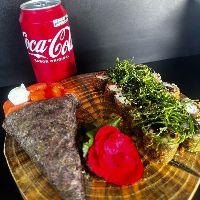 imagem temaki fila +10un hot filadelfia  + coca cola