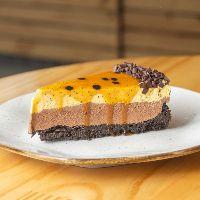 imagem Fatia Torta Chocolate e Maracujá
