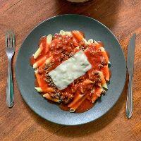 imagem R32) PENNE À BOLONHESA COM QUEIJO (MASSA SEM GLÚTEN)