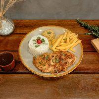 imagem Filé de Frango Grelhado com Arroz, Feijão, Farofa e Fritas ( Serve 1 Pessoa )