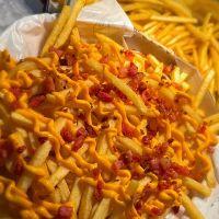 imagem Batata frita c/ cheddar e bacon