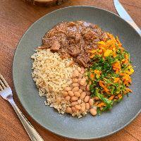 imagem R48) CARNE DE PANELA + ARROZ INTEGRAL + FEIJÃO + FAROFA