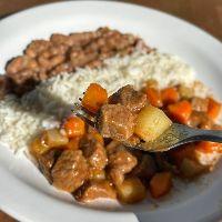 imagem B2) CARNE DE PANELA COM BATATA E CENOURA + ARROZ BRANCO E FEIJÃO