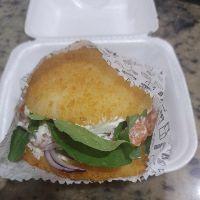 imagem SUSHI BURG 300 GRAMAS  kids salmao fresco  RUCULA TOMATE SECO 