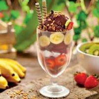 imagem Taça de açaí com frutas 