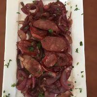 imagem Linguiça calabresa a cebolada e ao vinho