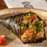 imagem Temaki de Salmão com arroz