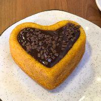 imagem Bolo caseiro coração cenoura com chocolate c